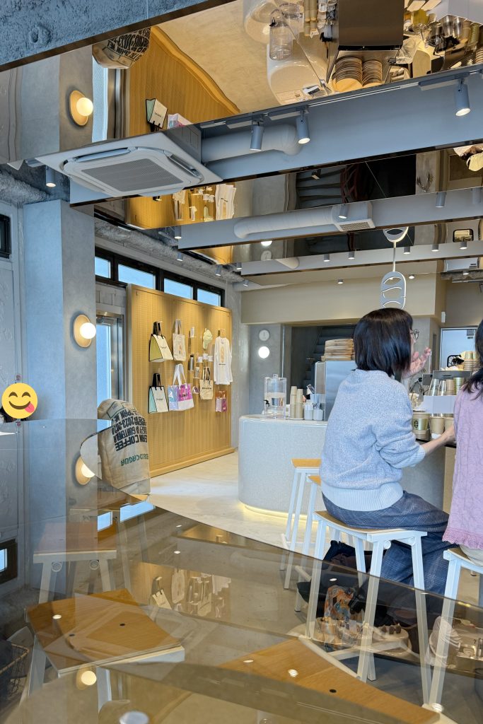 2nd floor of I'm donut is the cafe called Daco where you can take your donuts and order drinks.